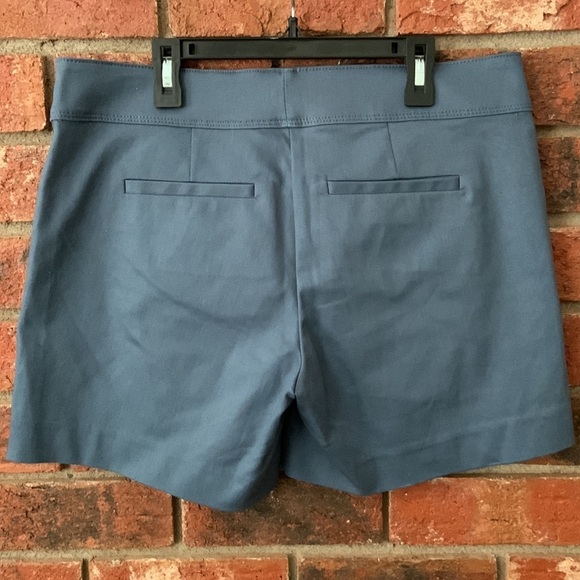 Isaac Mizrahi New York Blue Button Tailored Short - Picture 6 of 6